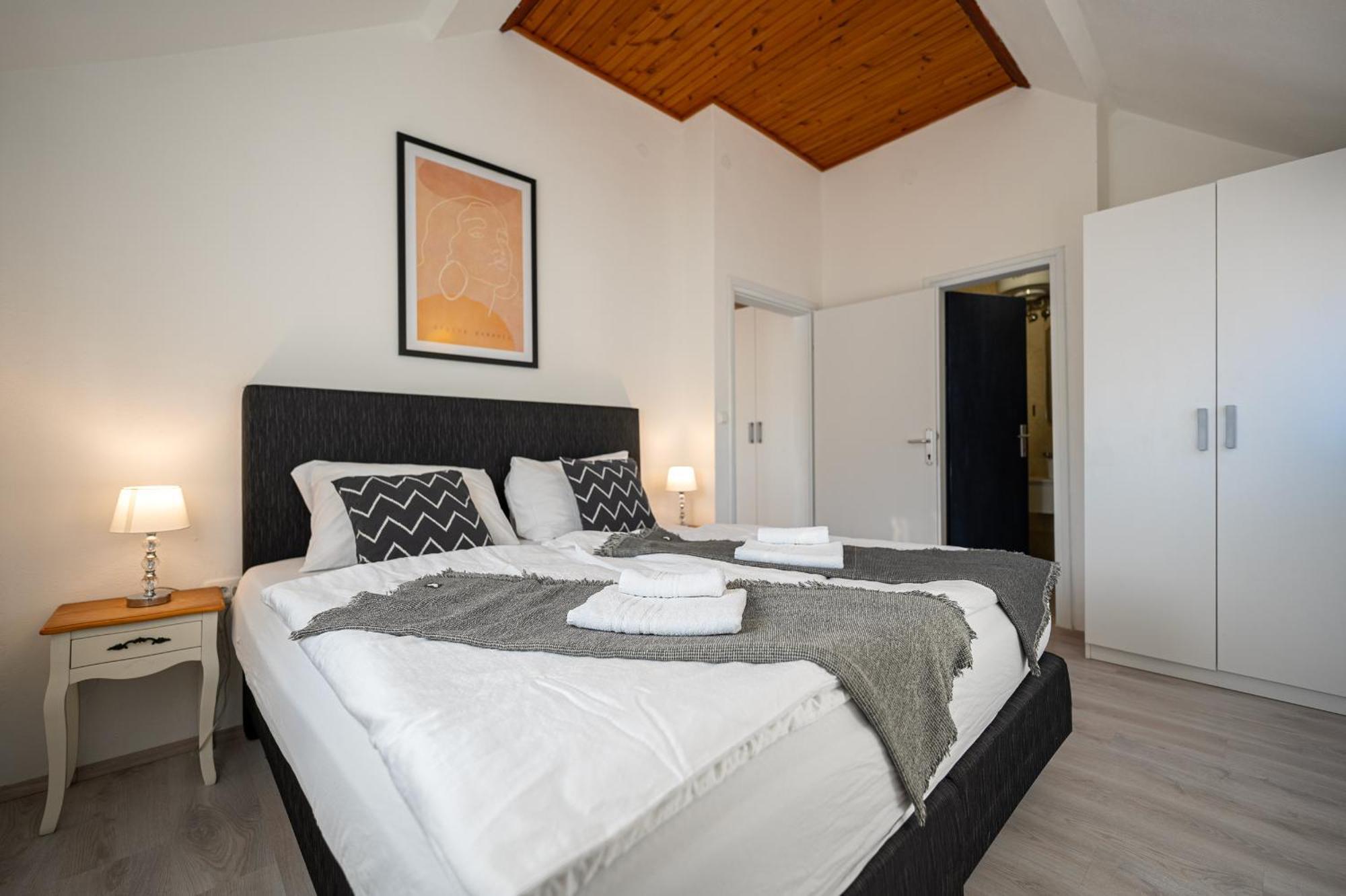 Bed & Breakfast Blanc Pucisca Exterior photo